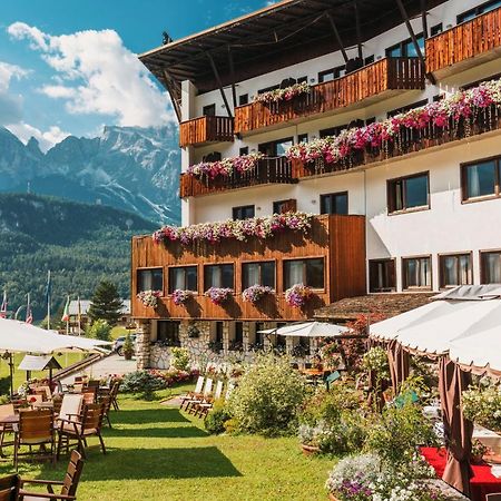 Hotel Mirage Cortina d'Ampezzo Exterior photo