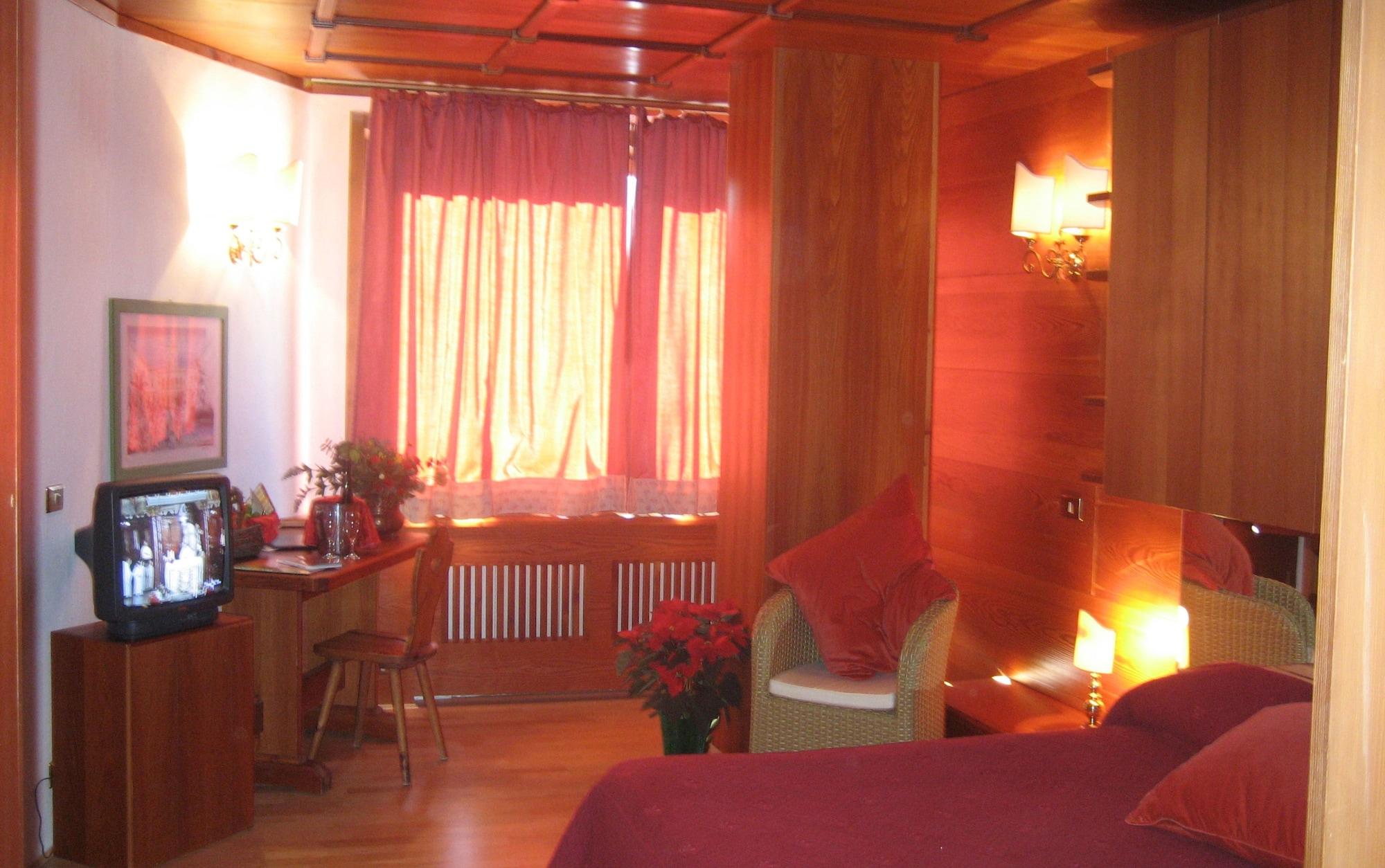 Hotel Mirage Cortina d'Ampezzo Exterior photo