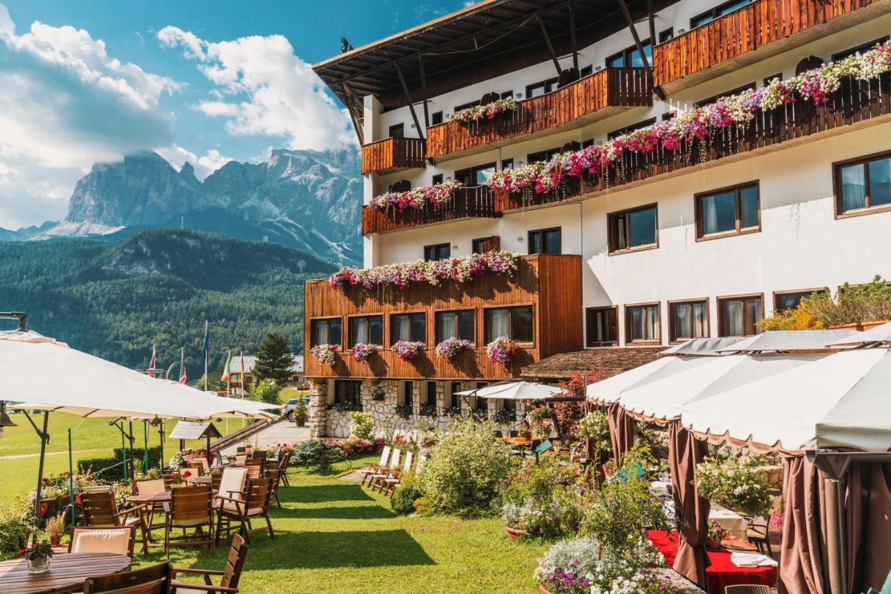 Hotel Mirage Cortina d'Ampezzo Exterior photo