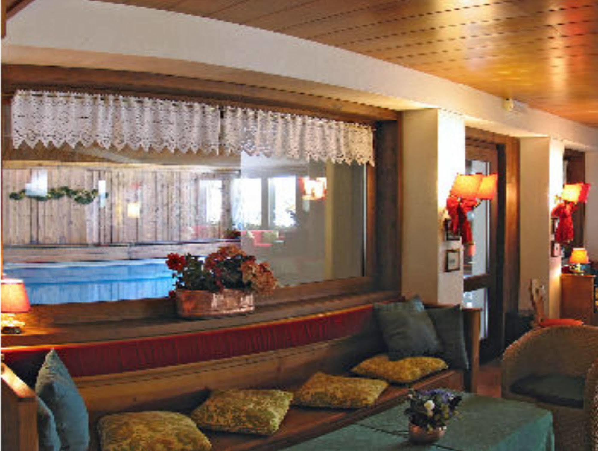 Hotel Mirage Cortina d'Ampezzo Exterior photo